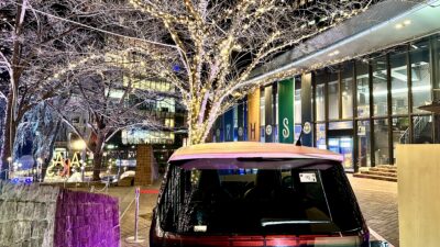 日産EV車で、赤坂サカスのイベント周囲の桜のイルミネーションをライトアップ