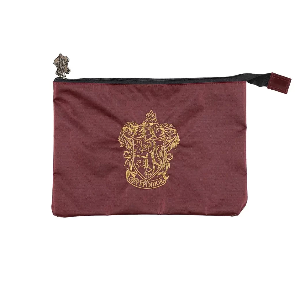 ホグワーツの寮をイメージしたボストンバッグとポーチ