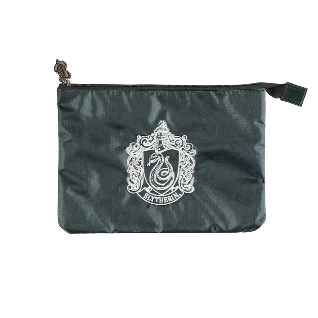 ホグワーツの寮をイメージしたボストンバッグとポーチ