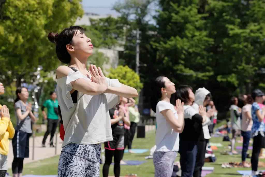 【東京ミッドタウン】都会の広大な芝生の上でピクニックを満喫！東京ミッドタウンのGWイベント「MIDTOWN OPEN THE PARK 2025」