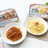 セブンプレミアム大盛り「ミートソース」と「ペペロンチーノ」を10月28日（火）より順次発売中