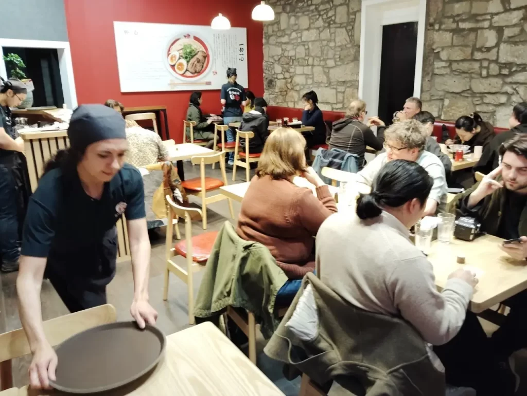 吉野家×ばり嗎 初コラボ 濃厚「ばり嗎監修とんこつ醤油牛鍋膳」