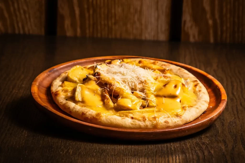 “山積みピザ”に“変わり種ローデッドポテト”