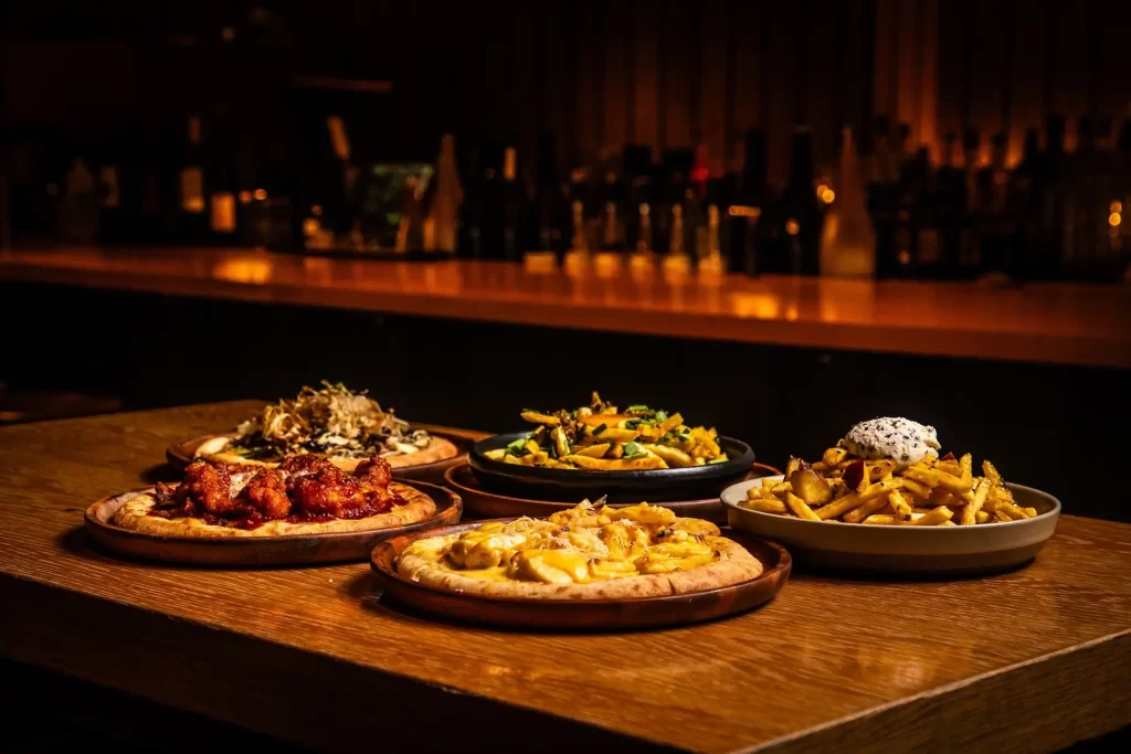 “山積みピザ”に“変わり種ローデッドポテト”