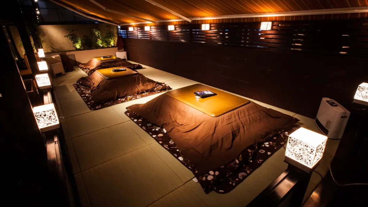 赤坂のテラスで「こたつテラス鍋」“外こたつ×蟹鍋”の贅沢体験！バネバグース赤坂見附店