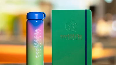 サイニングストアパートナーとともに開発した2つの商品が登場！　手の温度で色が変わるステンレスボトルと店舗で使える手話のイラストも紹介したジャーナルブック