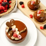 「トシ・ヨロイヅカ」濃厚チョコレートとベリーの華やかなバレンタイン限定ケーキが新登場