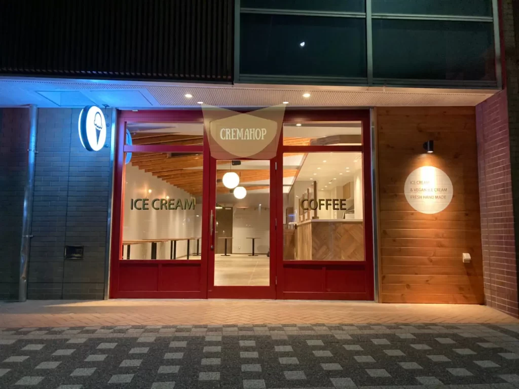 CREMAHOP　全店でアイスクリーム無料提供