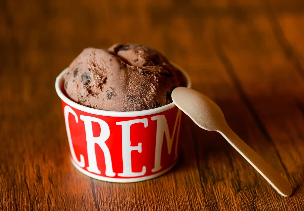 CREMAHOP　全店でアイスクリーム無料提供