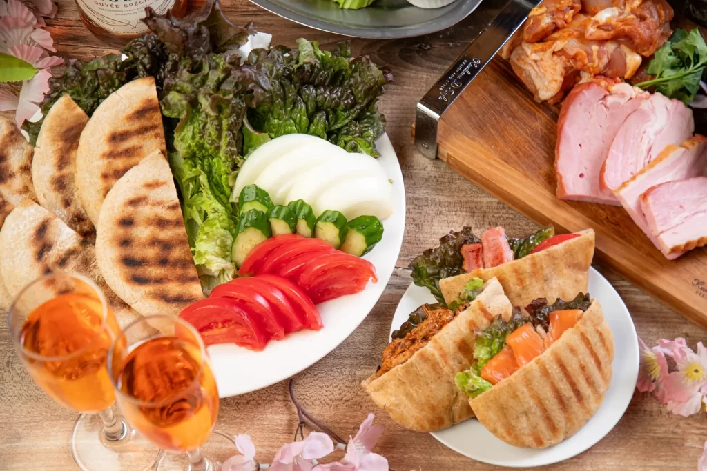 新感覚の「桜テラスでピクニックBBQ」がバネバグース赤坂見附店