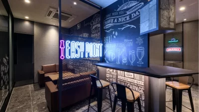 超初心者向け”スナック登場！ホテル社員がマスター＆ママだから安心して楽しめる【飲み放題×歌い放題】宿泊限定