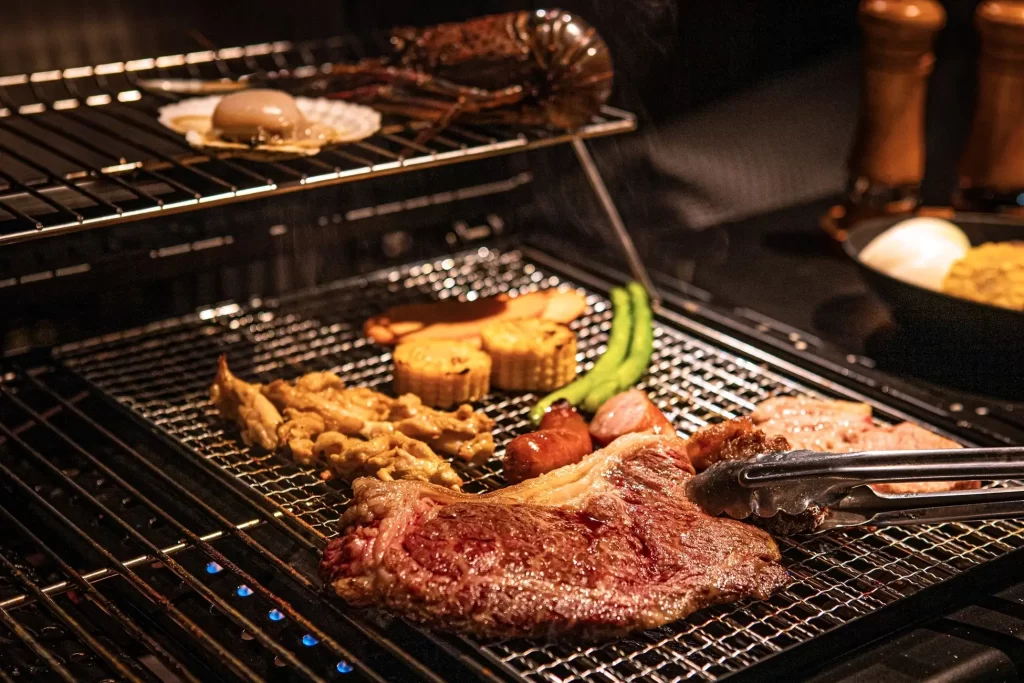 「バネバグース赤坂見附」のテラスエリア　全席ソファー＆個別エアコン完備の“大人の社交テラス”